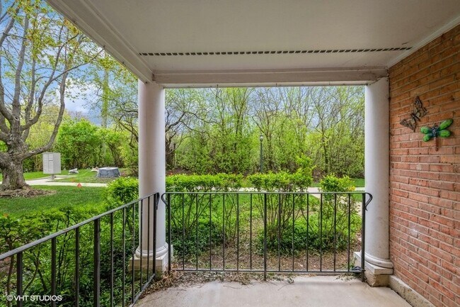 Building Photo - 563 Shorely Dr
