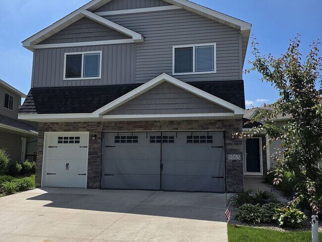 Building Photo - 9165 Golden Pond Ln N