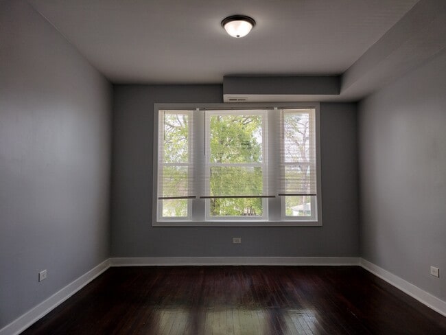 Building Photo - 1413 W 66th St