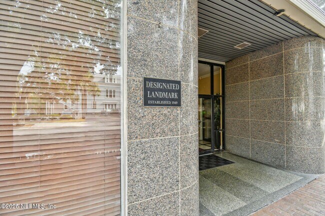 Building Photo - 311 W Ashley St