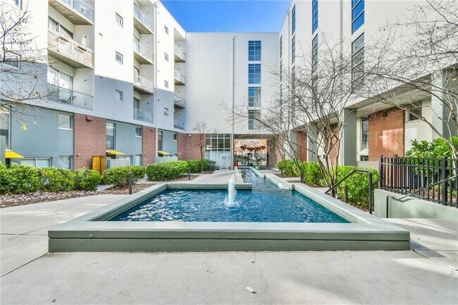 Building Photo - 620 Glen Iris Dr NE