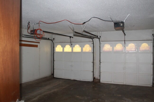 Building Photo - Move in Special!!  $500 off 2nd Month's rent!