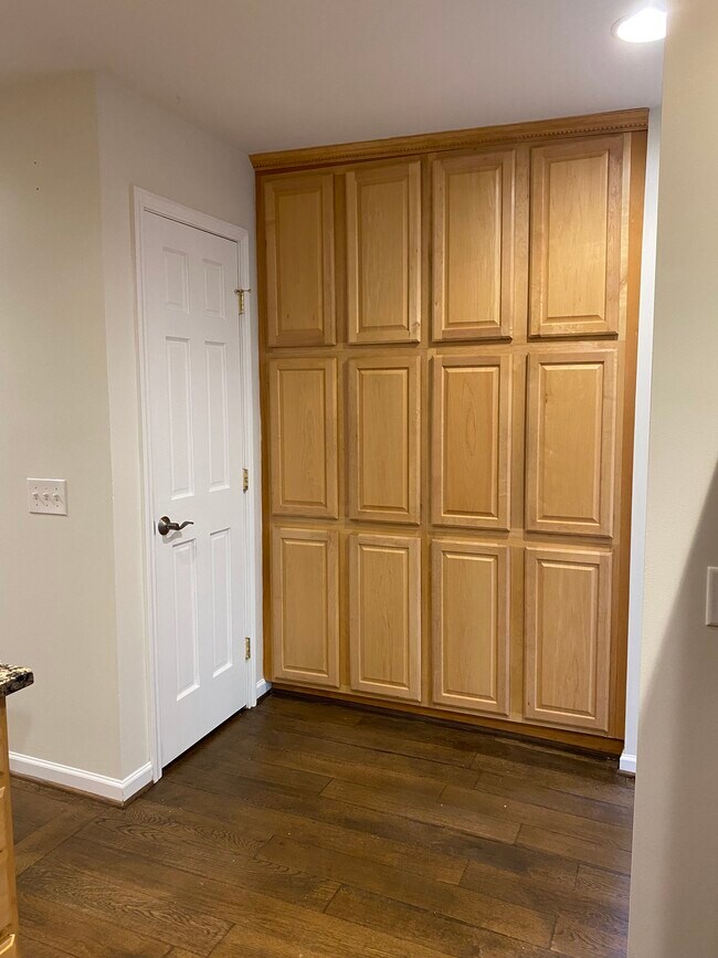 Building Photo - 3200 Rim Cove Dr