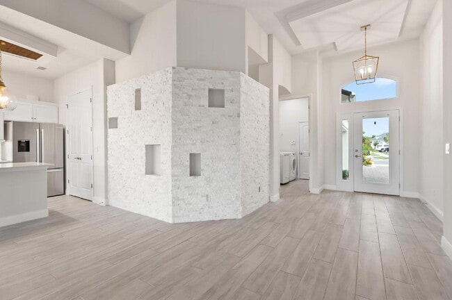 Building Photo - 128 Del Palma Dr