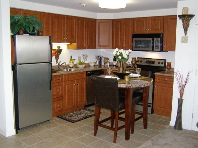Wood cabinets - Chestnut Hill East (CHE)