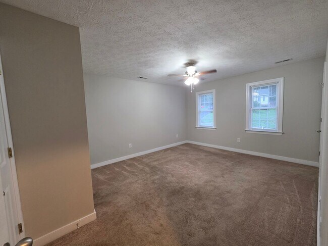 Building Photo - 117 Central Crossing Terrace