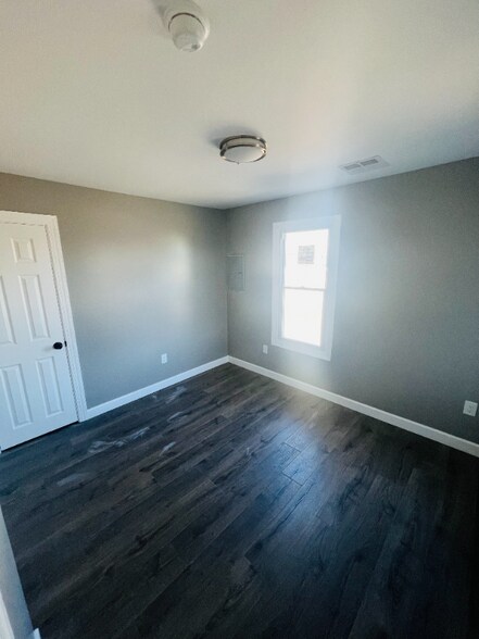 Building Photo - 820 N High St