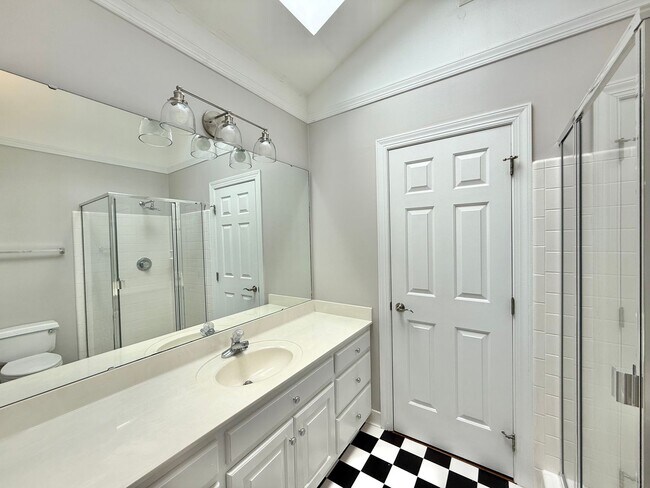 Building Photo - Luxurious 5BD, 4.5BA North Raleigh Home wi...