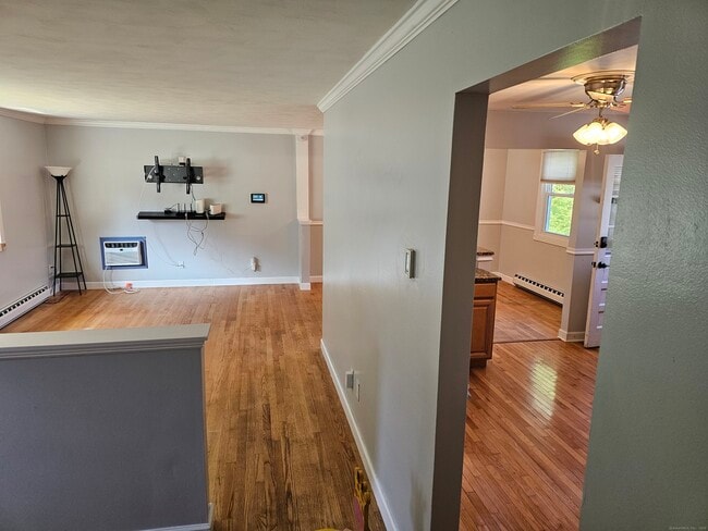 Building Photo - 222 Crest St