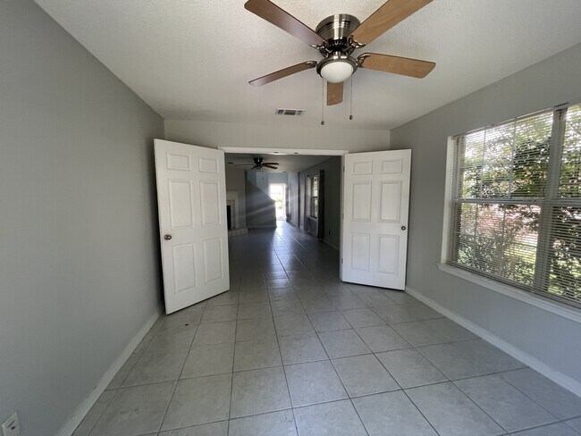 Building Photo - 9712 Seafarer's Way