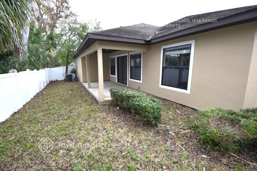 Building Photo - 10890 Birchard Ln