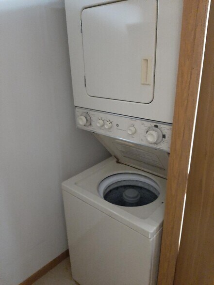 laundry - 1375 Cunat Ct