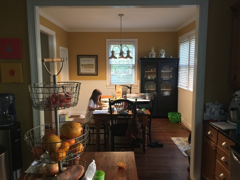 Dining - 945 Longley Ave NW