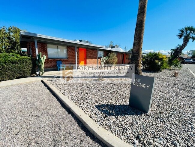 Building Photo - The Richey - 2 Bed / 1 Bath End Unit in Central Tucson!