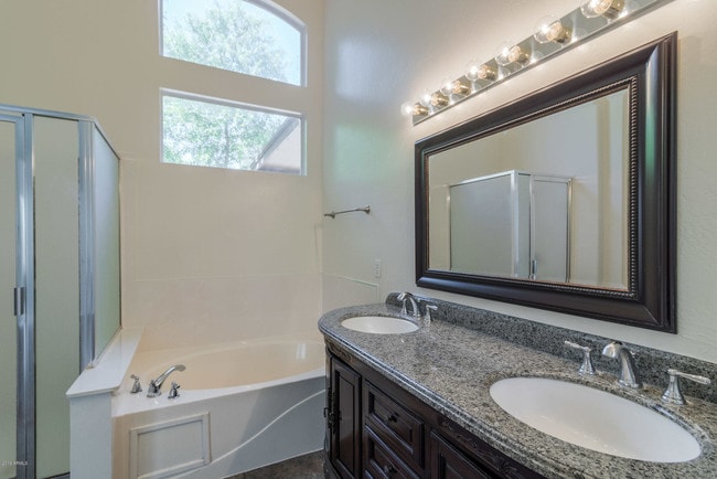 Building Photo - 230 S Pineview Pl
