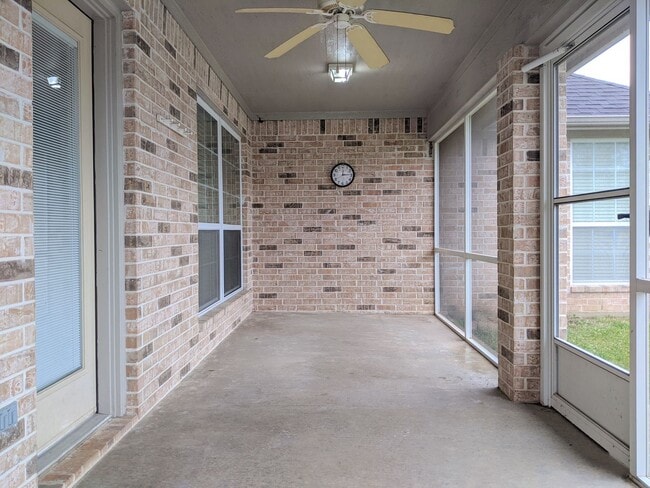 Building Photo - May Move In! 3 Bed 2 Bath In Edelweiss Gar...