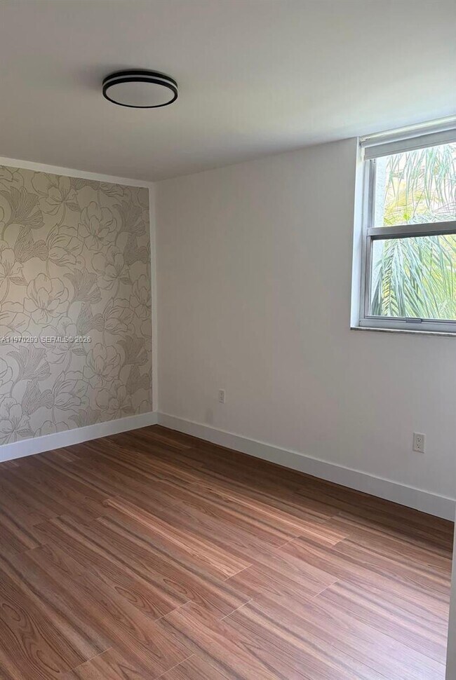 Building Photo - 210 Seaview Dr