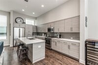 Building Photo - 1004 California St