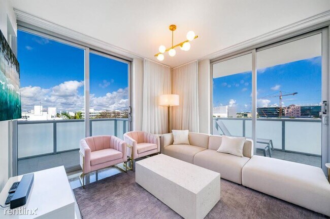 Building Photo - 220 21st St