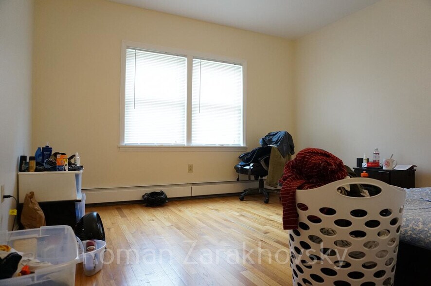 Building Photo - 50 Kent St