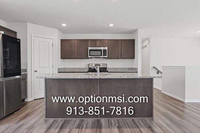 Building Photo - Beautiful 3-Bedroom Home with Modern Finishes & Fantastic Amenities!
