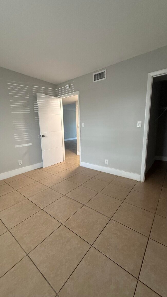 Building Photo - 4837 Arjaro Dr