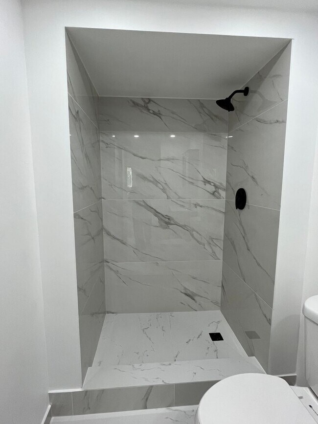 Building Photo - Beautiful 2 bedroom 2 bath Condo in Boca R...