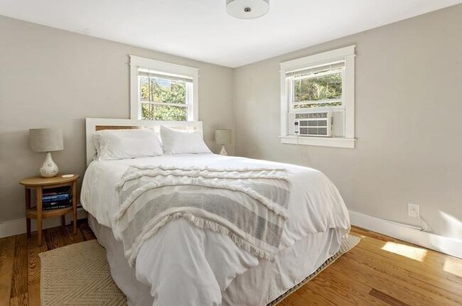 Building Photo - 10 Greenwood St