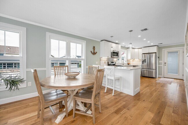 Building Photo - 352 Portsmouth Ave