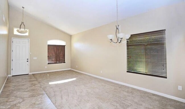 Building Photo - Amazing 2-Story Home