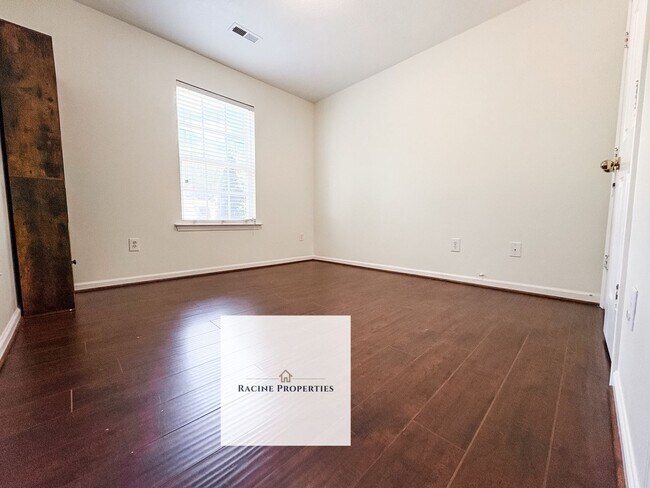 Building Photo - Charming Home in the Heart of Greenville