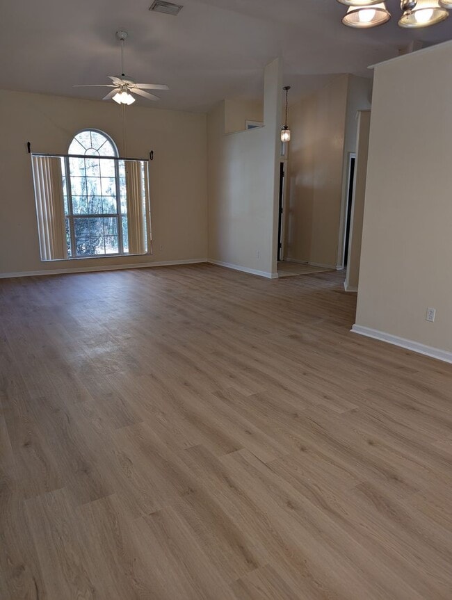 Building Photo - Hamilton Pond single family home