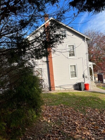 Building Photo - 23 Dewey St