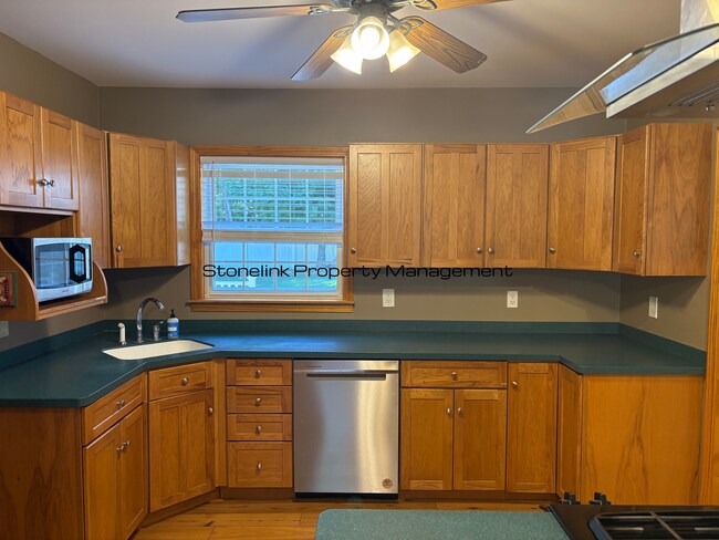 Building Photo - 27A-27B Laurel Lane