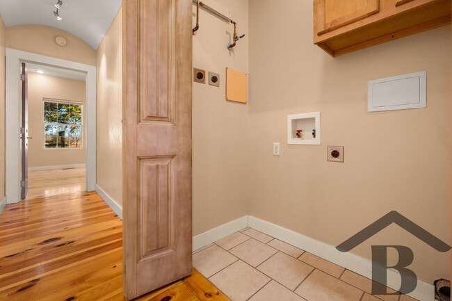 Building Photo - 1522 S Tuscany Ct