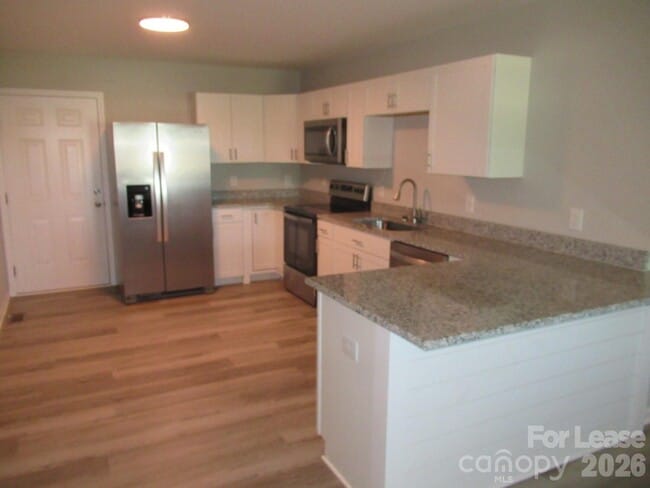 Building Photo - 174 Glen-Gar Dr