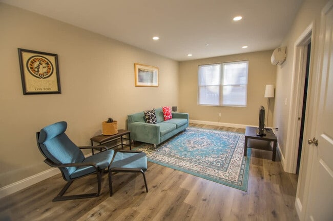 Building Photo - 140 Pearl St