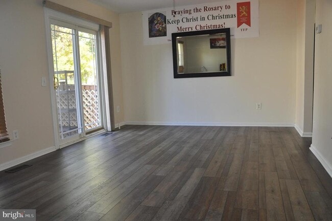 Building Photo - 6022 Basingstoke Ct