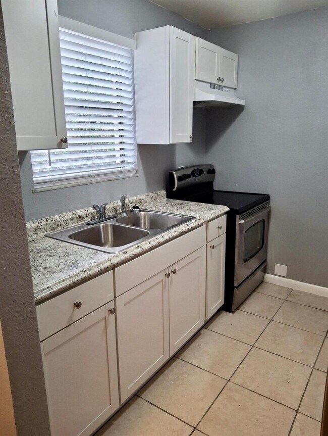 Building Photo - 910 Wagner Pl