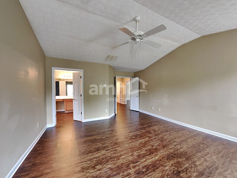 Building Photo - 7071 Hillcrest Chase Ln