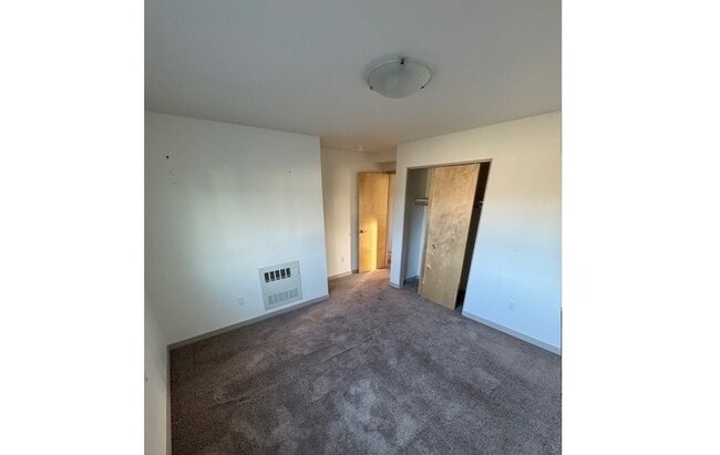 Building Photo - 3386 Sharatin Rd