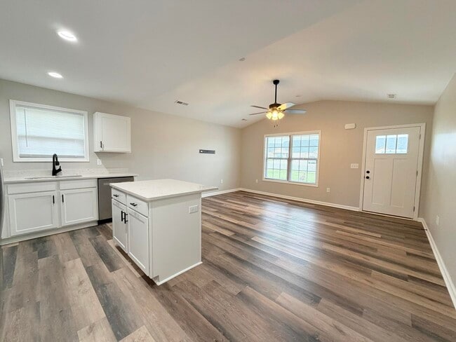 Building Photo - 7020 Caravan Dr