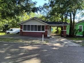 Building Photo - Completely renovated 4/2 Single Family home ! Available now!