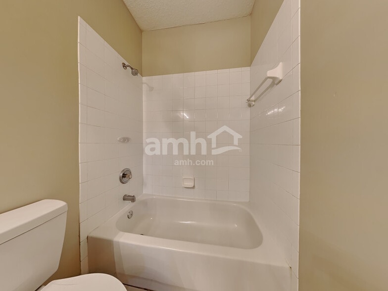 Building Photo - 658 Southland Ln