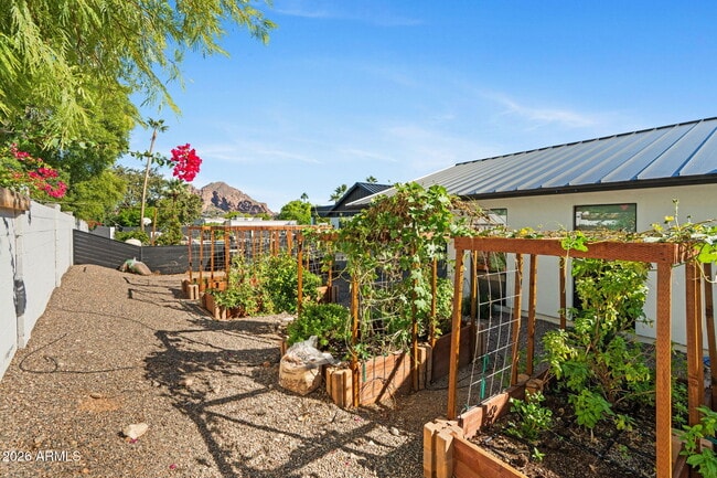 Building Photo - 3842 E San Miguel Ave