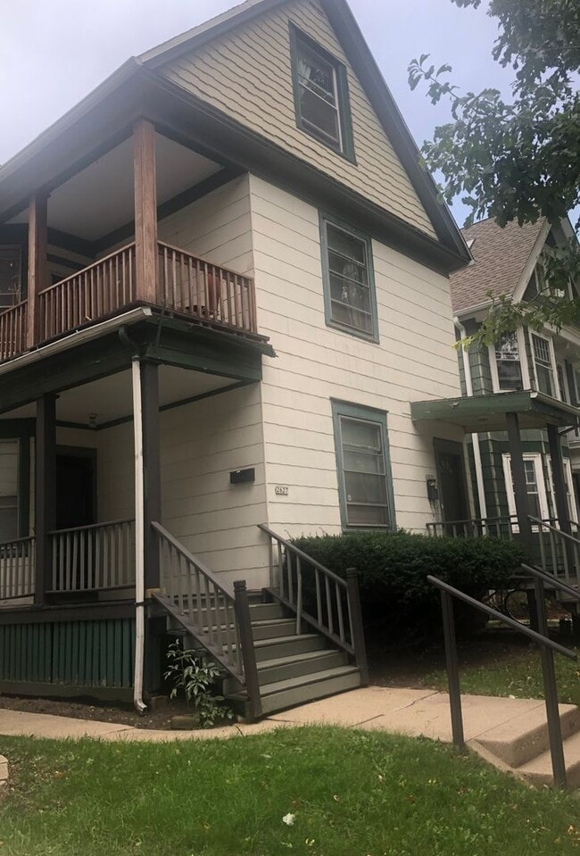 Building Photo - 2627 N Bartlett Ave