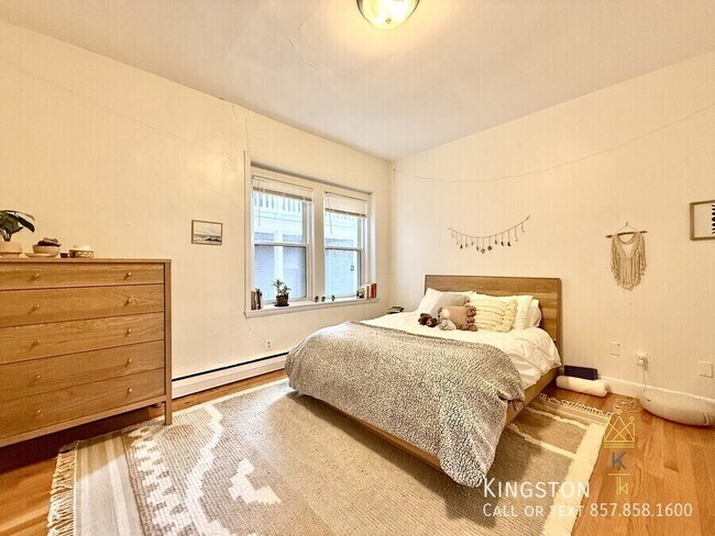 Building Photo - 202 St Paul St