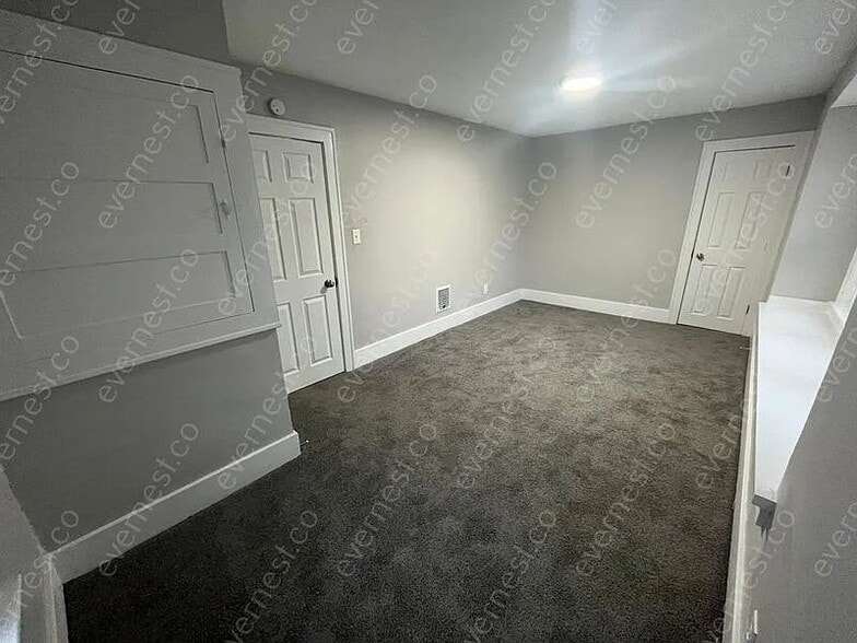 Building Photo - 3633 Almeda Dr