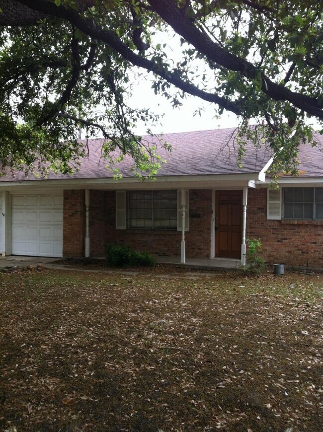Building Photo - 3 Bedroom House in Carrollton, TX
