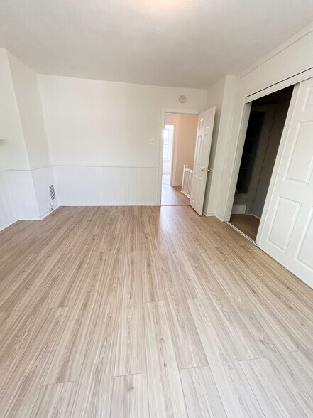 Building Photo - 2524 Bonaffon St